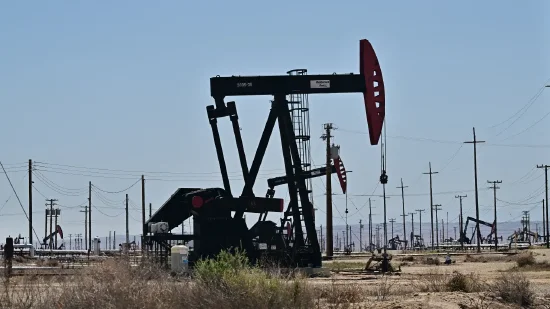 鸿岳资本配资 周三国际油价大幅下挫 OPEC+拟加速增产令油价承压