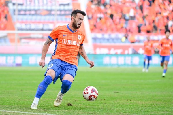 好股盛 山东泰山2比1胜天津，孙启航中超首秀，瓦科丢点球，多打一人丢球